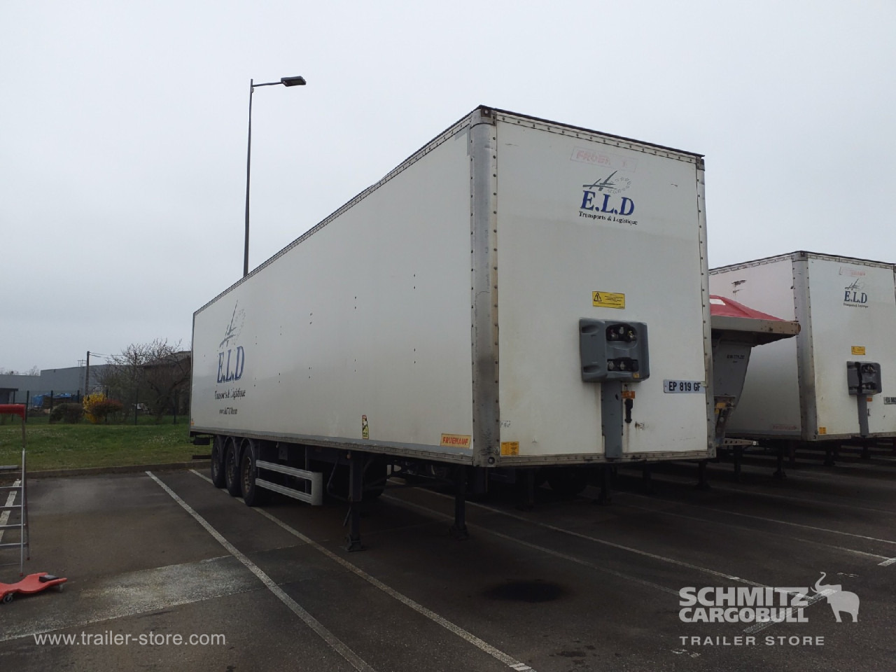 FRUEHAUF Dryfreight Standard Roller shutter door - Semi-remorque fourgon: photos 1 FRUEHAUF Dryfreight Standard Roller shutter door - Semi-remorque fourgon: photos 1