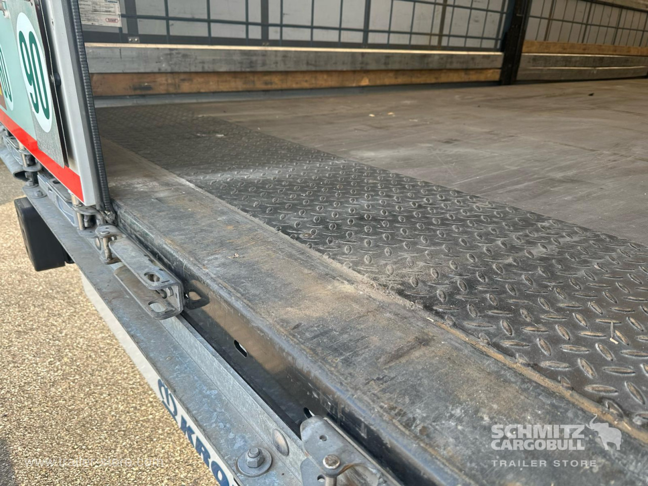 KRONE Curtainsider Standard - Semi-remorque rideaux coulissants: photos 4 KRONE Curtainsider Standard - Semi-remorque rideaux coulissants: photos 4