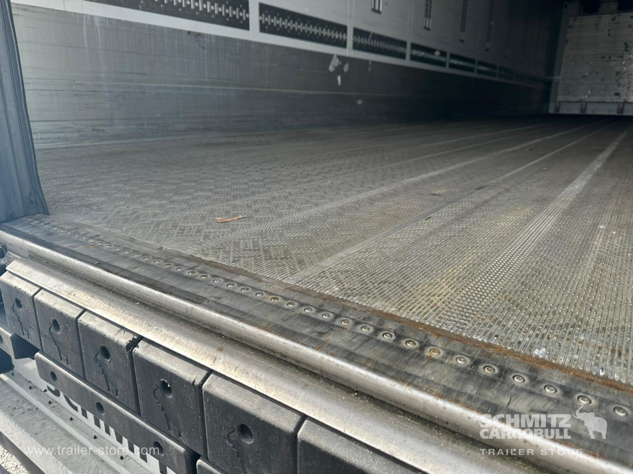 SCHMITZ Reefer Standard - Semi-remorque isothermique: photos 4 SCHMITZ Reefer Standard - Semi-remorque isothermique: photos 4