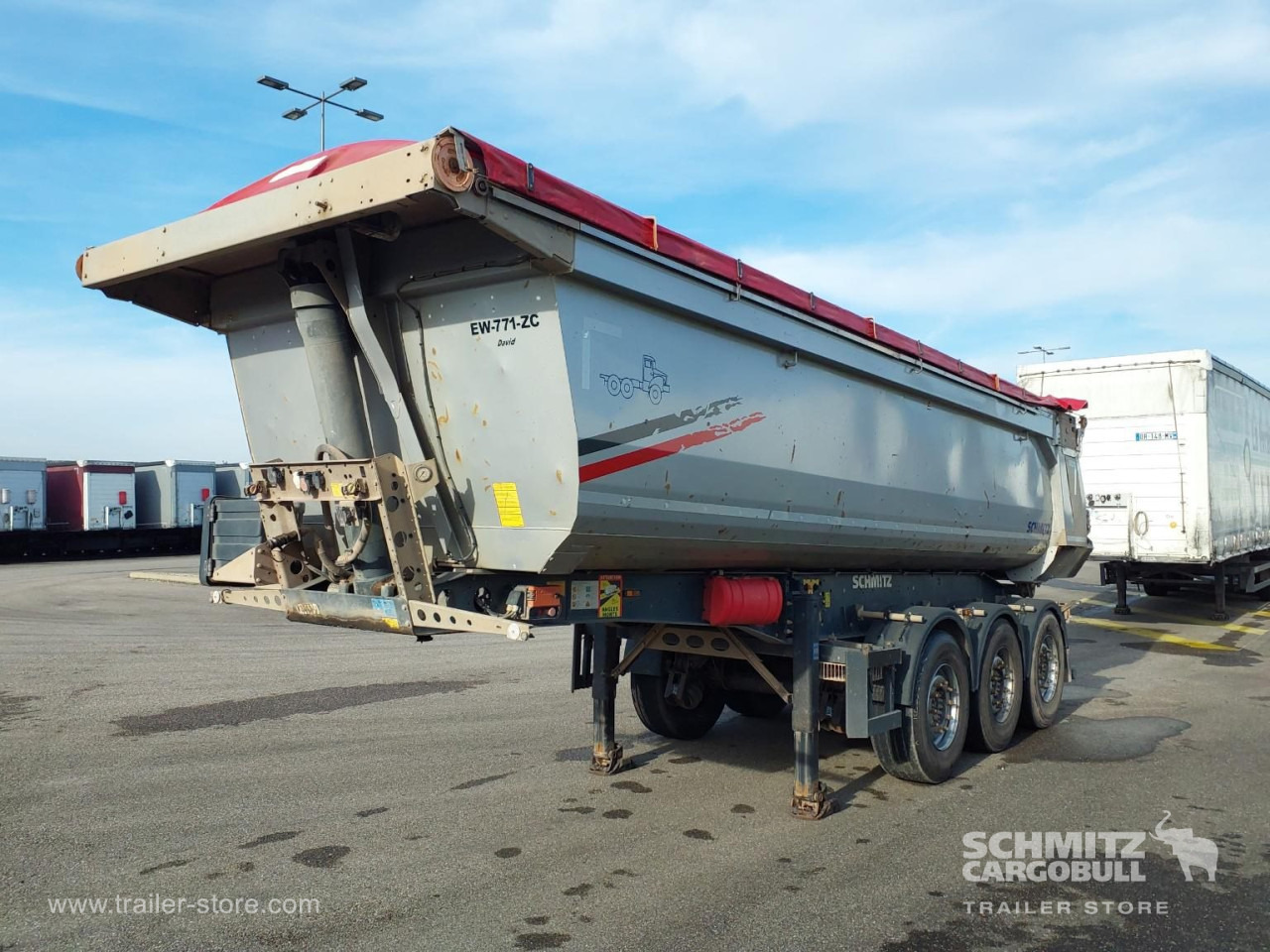 SCHMITZ Tipper Steel half pipe body 25m³ - Semi-remorque benne: photos 4 SCHMITZ Tipper Steel half pipe body 25m³ - Semi-remorque benne: photos 4