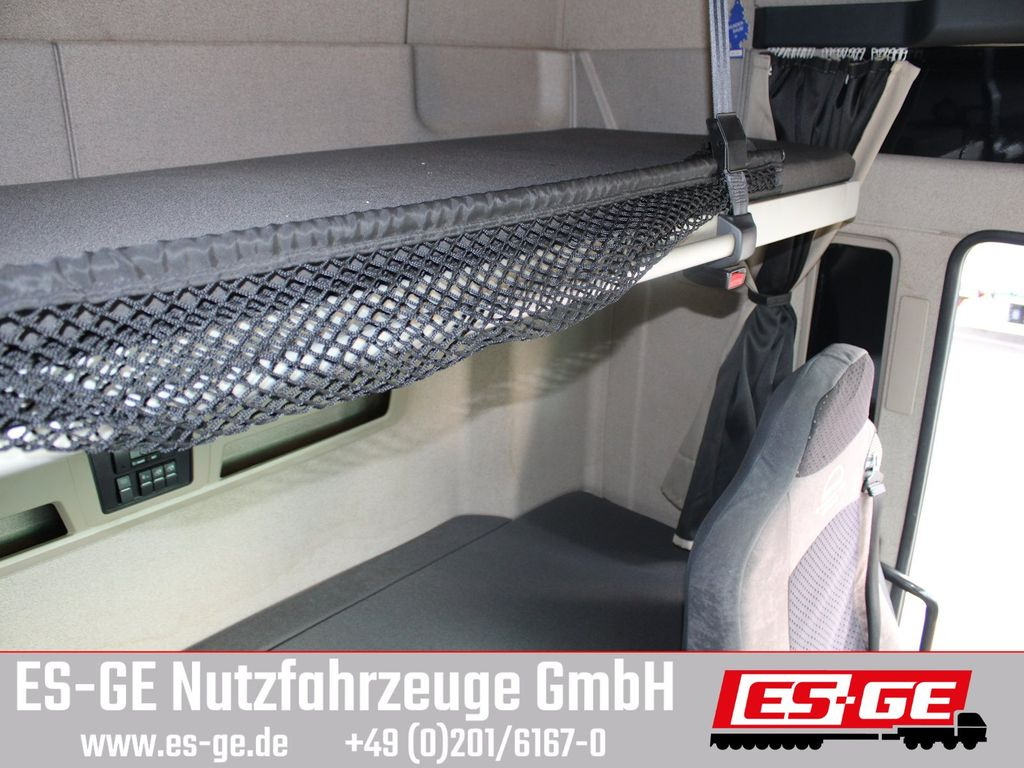 Camion plateau, Camion grue MAN TGX 26.540 + HIABV-Ladekran 477E-4 HIPRO: photos 10