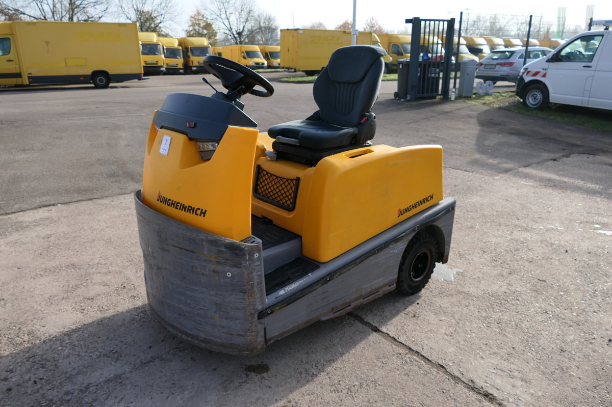 JUNGHEINRICH EZS 570 Schlepper Batterie 20/2017 - Chariot tracteur: photos 1 JUNGHEINRICH EZS 570 Schlepper Batterie 20/2017 - Chariot tracteur: photos 1