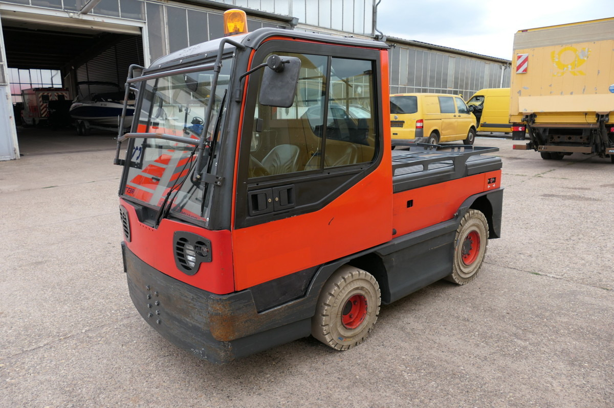 LINDE P250 Schlepper AHK Batterie 10/2022 Schiebetüren - Chariot tracteur: photos 1 LINDE P250 Schlepper AHK Batterie 10/2022 Schiebetüren - Chariot tracteur: photos 1