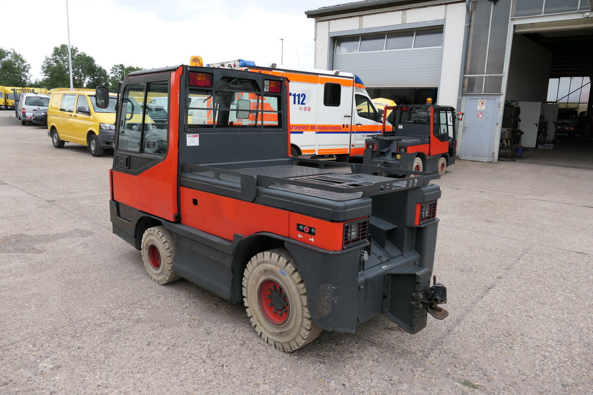 LINDE P250 Schlepper AHK Batterie 24/2021 Schiebetüren - Chariot tracteur: photos 4 LINDE P250 Schlepper AHK Batterie 24/2021 Schiebetüren - Chariot tracteur: photos 4