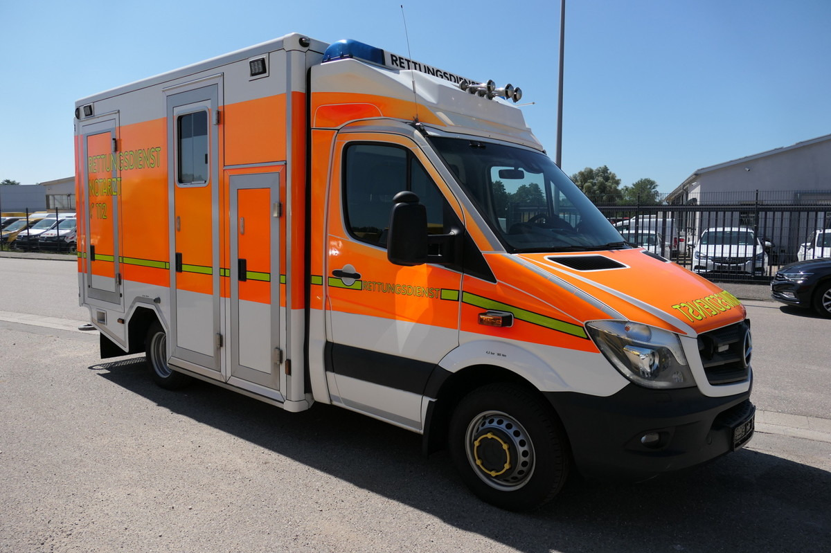 MERCEDES-BENZ Sprinter 519 CDI Klima Krankenwagen - Ambulance: photos 1 MERCEDES-BENZ Sprinter 519 CDI Klima Krankenwagen - Ambulance: photos 1