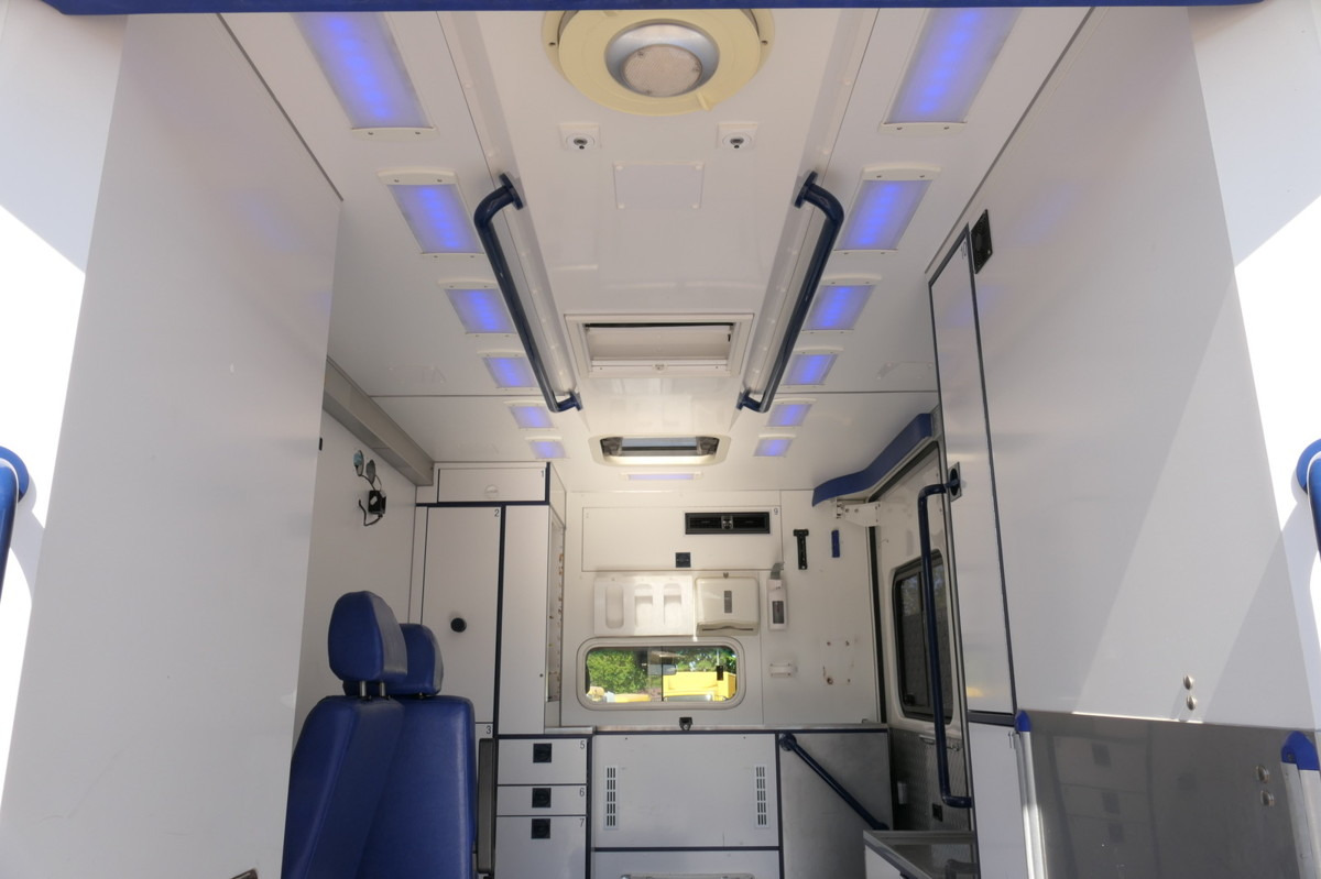 Ambulance MERCEDES-BENZ Sprinter 519 CDI Klima Krankenwagen: photos 10