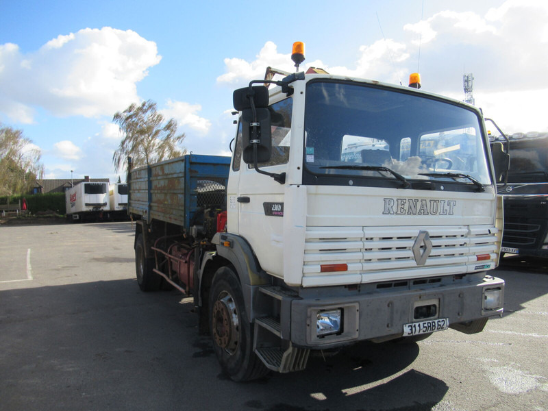 Renault G300 - Camion plateau, Camion grue: photos 1 Renault G300 - Camion plateau, Camion grue: photos 1