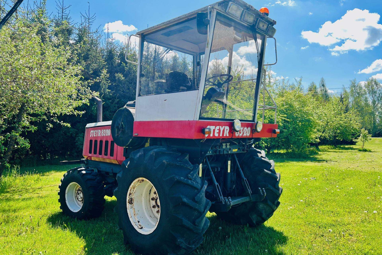 Steyr 8320 - Machine à vendanger: photos 1 Steyr 8320 - Machine à vendanger: photos 1