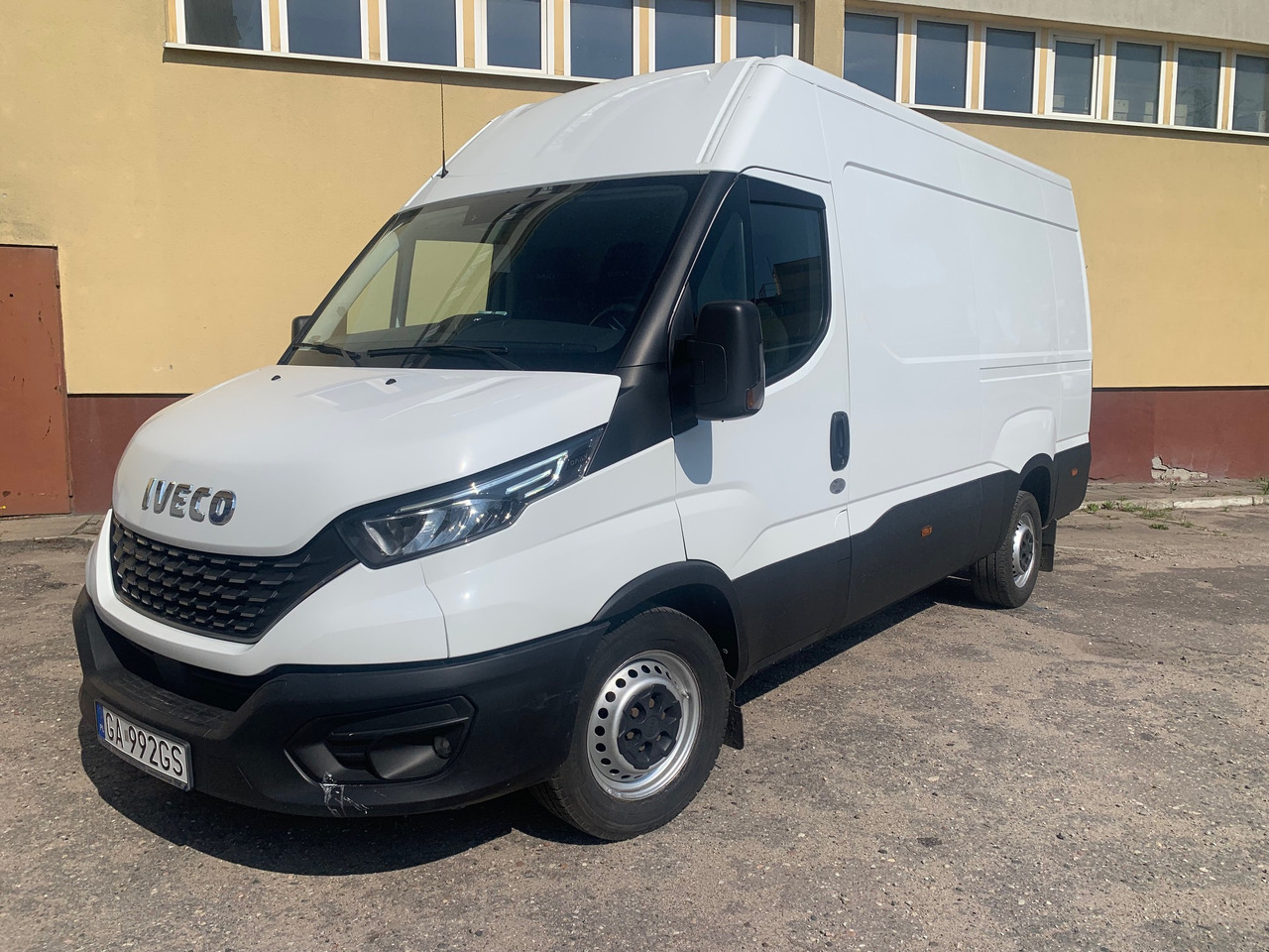 Fourgon utilitaire IVECO DAILY