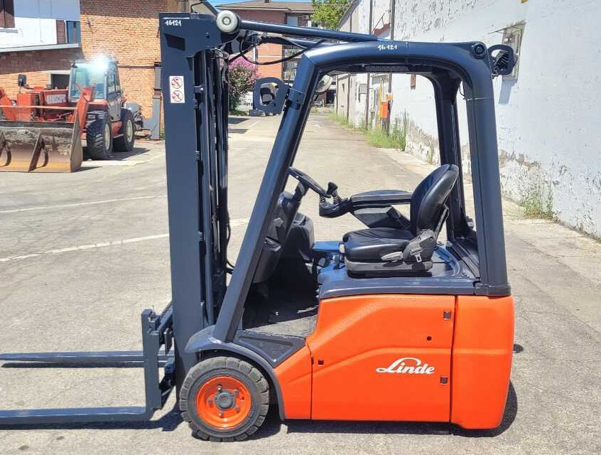 Linde E 16 C-01/386 (batt. 2016) - Chariot élévateur électrique: photos 3 Linde E 16 C-01/386 (batt. 2016) - Chariot élévateur électrique: photos 3