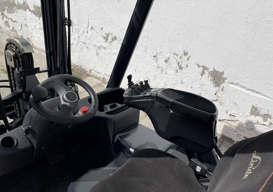 Linde E 16 P-02 - Chariot élévateur électrique: photos 5 Linde E 16 P-02 - Chariot élévateur électrique: photos 5