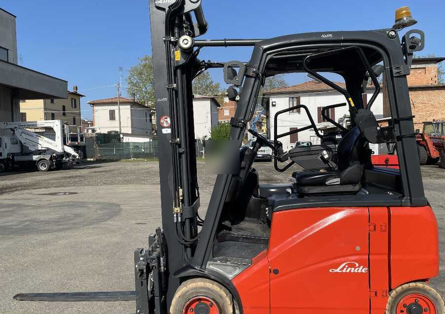 Linde E 20 PH/386 (batt. 2017) - Chariot élévateur électrique: photos 2 Linde E 20 PH/386 (batt. 2017) - Chariot élévateur électrique: photos 2