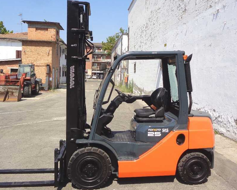 Toyota 06-8 FD 25 F - Chariot élévateur diesel: photos 3 Toyota 06-8 FD 25 F - Chariot élévateur diesel: photos 3