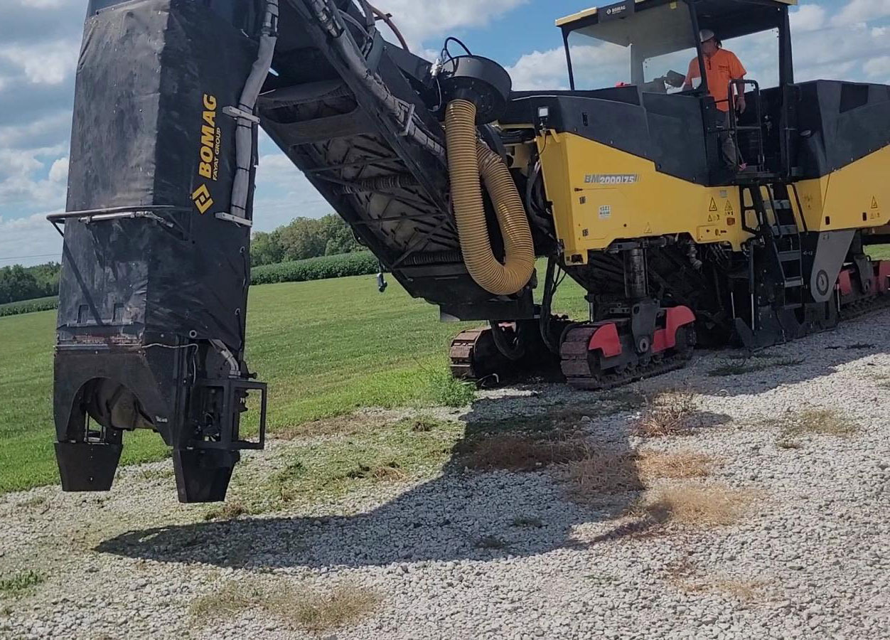 Bomag BM 2000/75 - Fraiseuse à froid: photos 4 Bomag BM 2000/75 - Fraiseuse à froid: photos 4