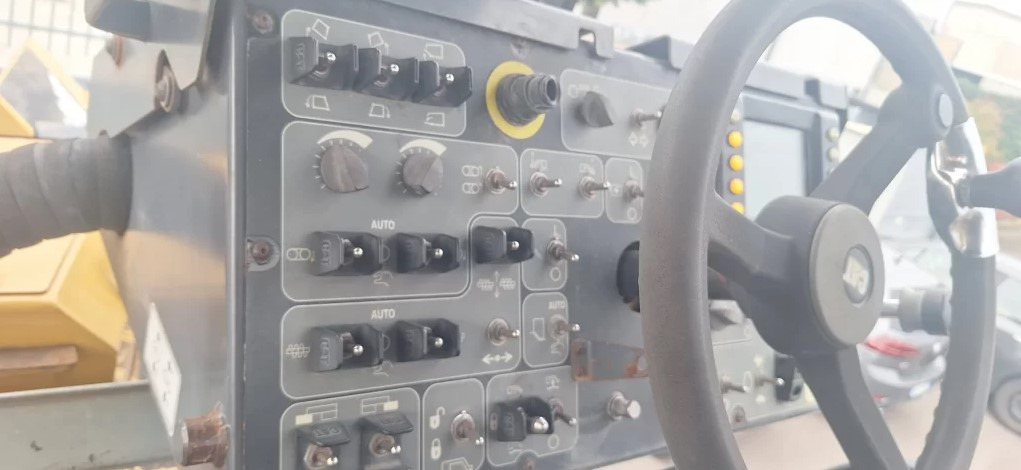 Caterpillar AP600D - Finisseur: photos 4 Caterpillar AP600D - Finisseur: photos 4