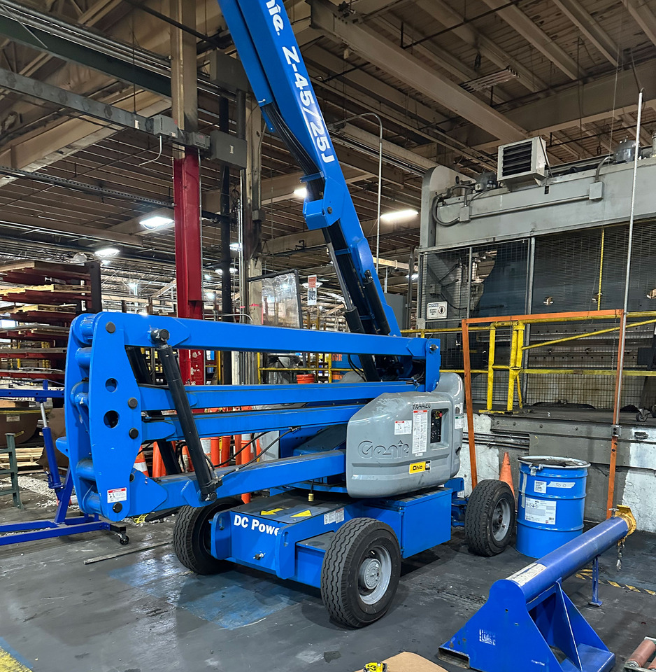 Genie Z-45/25J - Chargeuse sur pneus télescopique: photos 1 Genie Z-45/25J - Chargeuse sur pneus télescopique: photos 1