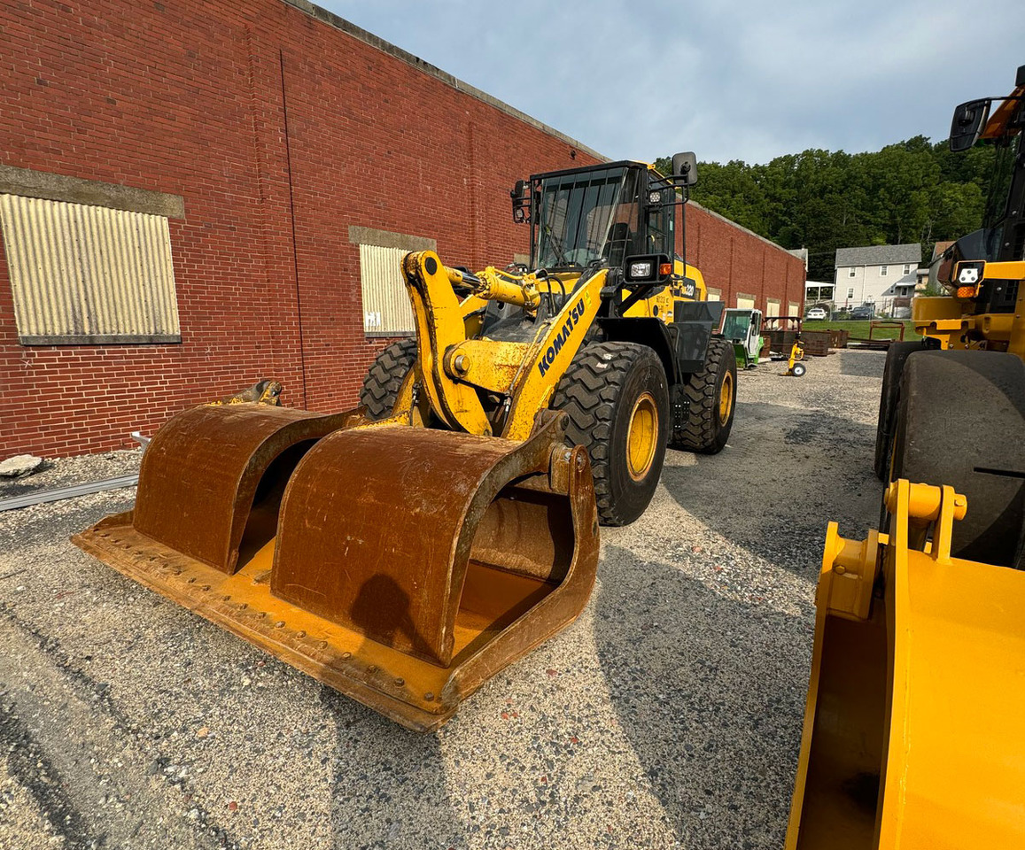 Komatsu WA320-8 - Chargeuse sur pneus: photos 2 Komatsu WA320-8 - Chargeuse sur pneus: photos 2
