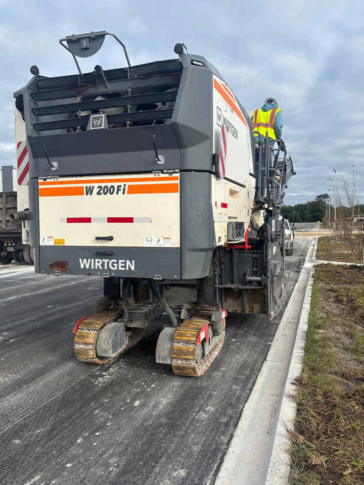 Wirtgen W 200 Fi - Fraiseuse à froid: photos 4 Wirtgen W 200 Fi - Fraiseuse à froid: photos 4