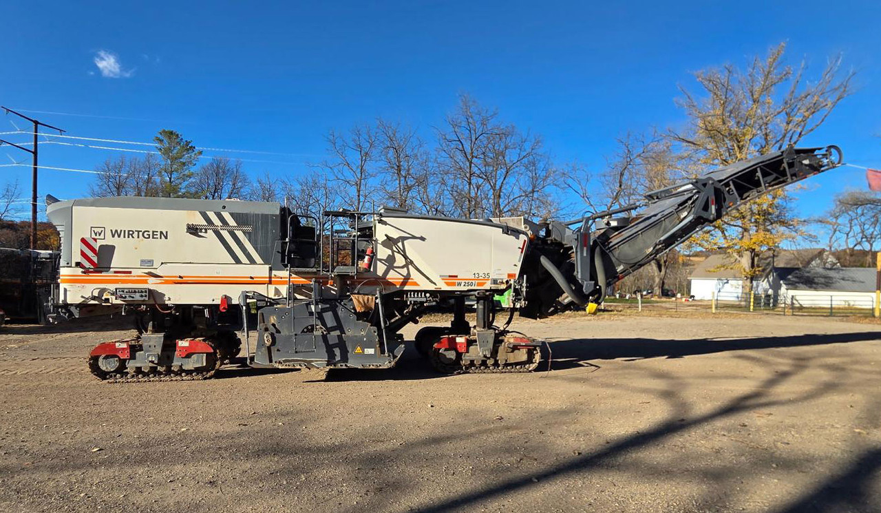 Wirtgen W 250 I - Fraiseuse à froid: photos 1 Wirtgen W 250 I - Fraiseuse à froid: photos 1