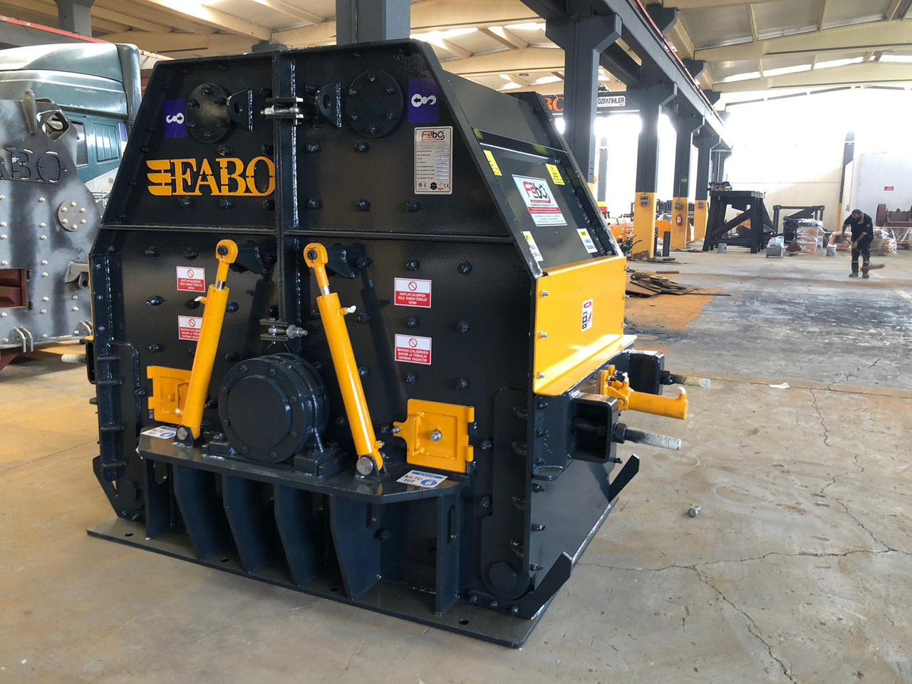 FABO impact crusher - Concasseur à percussion: photos 1 FABO impact crusher - Concasseur à percussion: photos 1