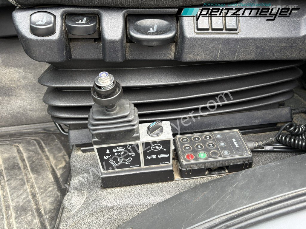 Camion benne MAN TGS 26.460 FL 6x2 Kipper+Kran+Funk Lenkachse, 2-Seitenkipper, Atlas 172.3: photos 27 Camion benne MAN TGS 26.460 FL 6x2 Kipper+Kran+Funk Lenkachse, 2-Seitenkipper, Atlas 172.3: photos 27