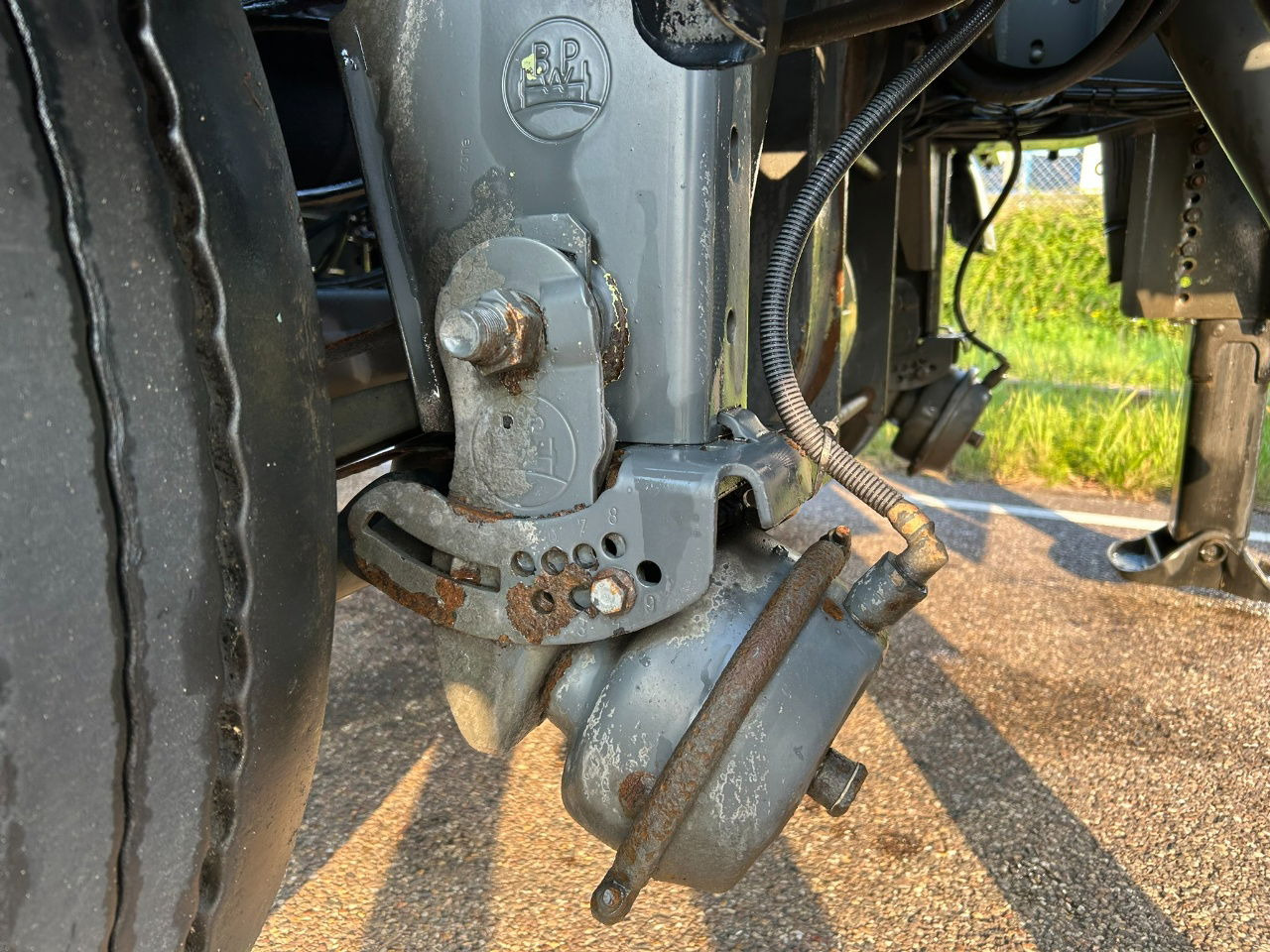 Semi-remorque porte-conteneur/ Caisse mobile Diversen Cable system 90 tipping / disc brakes bpw / lifting axle / remote control: photos 6 Semi-remorque porte-conteneur/ Caisse mobile Diversen Cable system 90 tipping / disc brakes bpw / lifting axle / remote control: photos 6