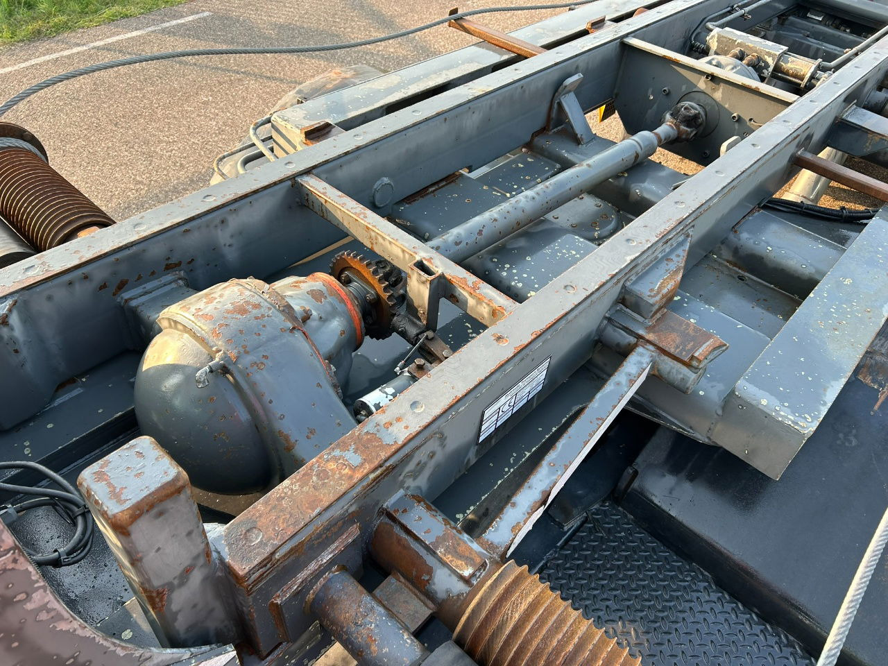 Semi-remorque porte-conteneur/ Caisse mobile Diversen Cable system 90 tipping / disc brakes bpw / lifting axle / remote control: photos 7 Semi-remorque porte-conteneur/ Caisse mobile Diversen Cable system 90 tipping / disc brakes bpw / lifting axle / remote control: photos 7