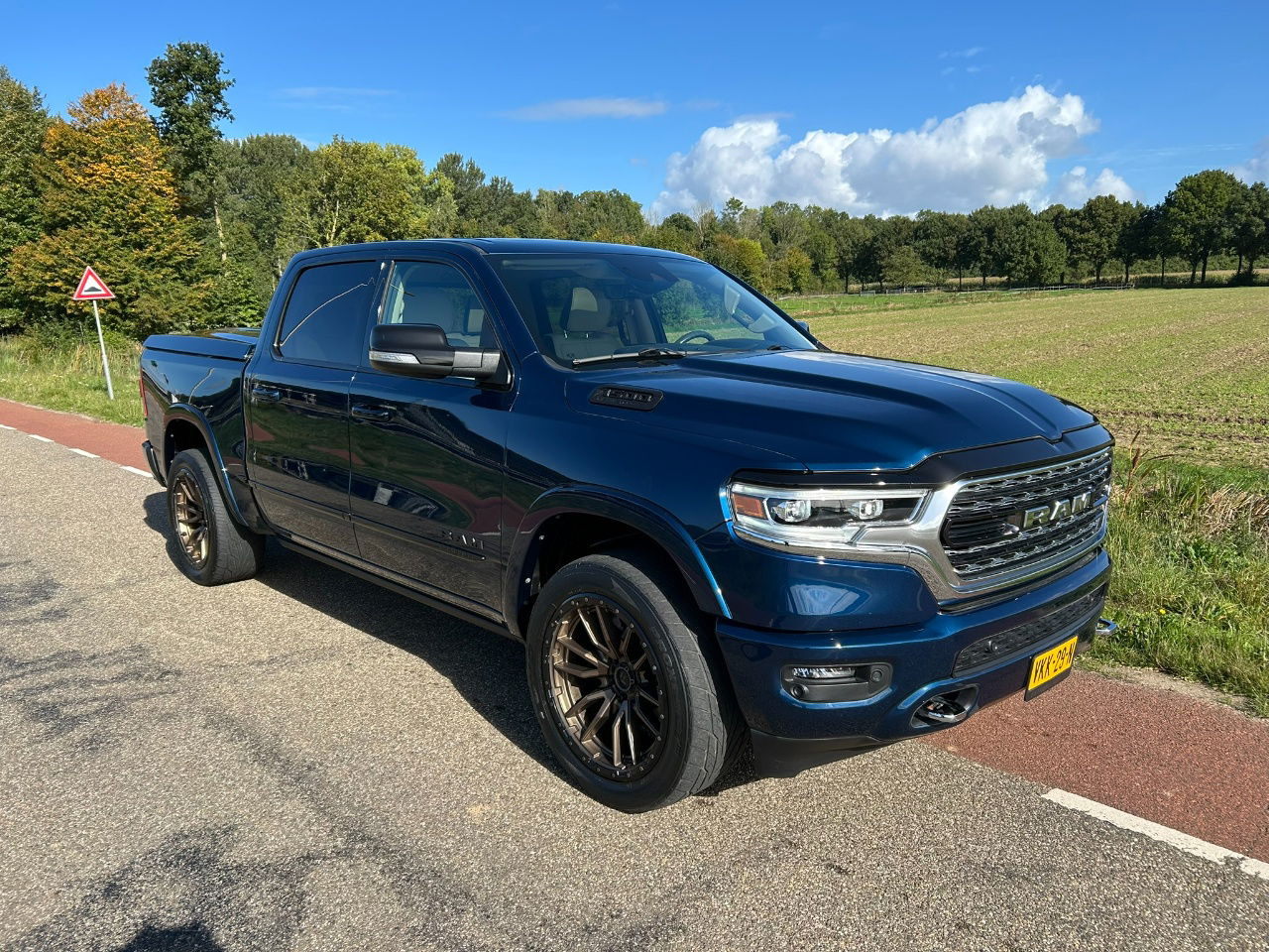 Dodge Ram Pick Up 1500 5.7 V8 4x4 Creb Cab Limeted Hemi Etorque - Pick-up: photos 1 Dodge Ram Pick Up 1500 5.7 V8 4x4 Creb Cab Limeted Hemi Etorque - Pick-up: photos 1