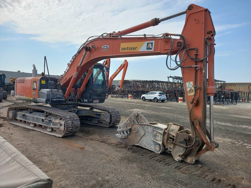 Hitachi ZX220LC (Abu Dhabi) - Pelle sur chenille: photos 3 Hitachi ZX220LC (Abu Dhabi) - Pelle sur chenille: photos 3