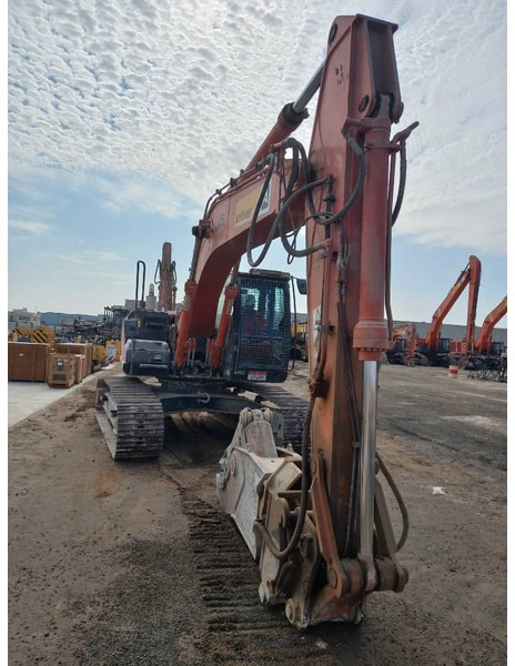 Hitachi ZX220LC (Abu Dhabi) - Pelle sur chenille: photos 4 Hitachi ZX220LC (Abu Dhabi) - Pelle sur chenille: photos 4