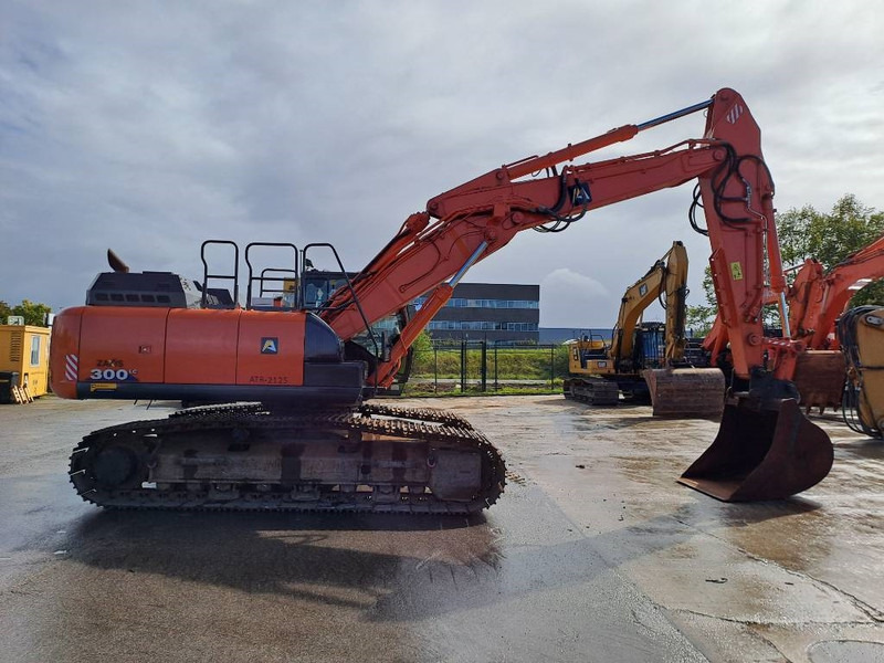Hitachi ZX300LC-6 - Pelle sur chenille: photos 5 Hitachi ZX300LC-6 - Pelle sur chenille: photos 5
