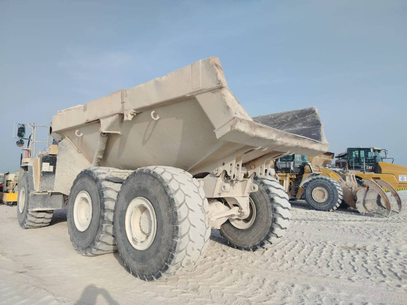 Komatsu HM400-3R (4 pieces available in Abu Dhabi) - Tombereau articulé: photos 5 Komatsu HM400-3R (4 pieces available in Abu Dhabi) - Tombereau articulé: photos 5
