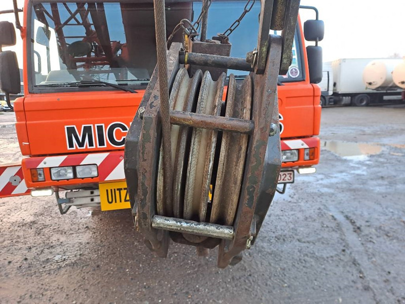 Grue tout-terrain Tadano ATF70G-4: photos 8