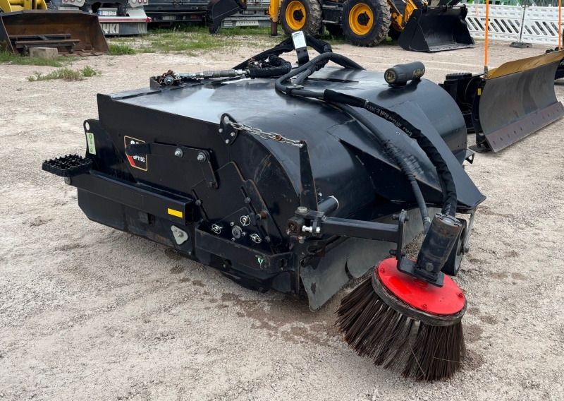 CATERPILLAR BP115C Bobcat - Brosse pour Mini chargeuse: photos 3 CATERPILLAR BP115C Bobcat - Brosse pour Mini chargeuse: photos 3
