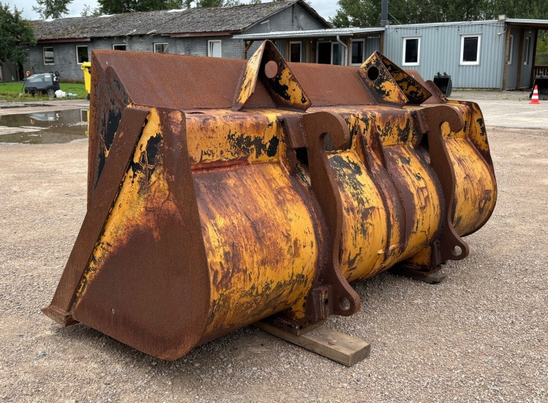 Volvo BM 2400mm - Godet pour chargeur pour Chargeuse sur pneus: photos 5 Volvo BM 2400mm - Godet pour chargeur pour Chargeuse sur pneus: photos 5