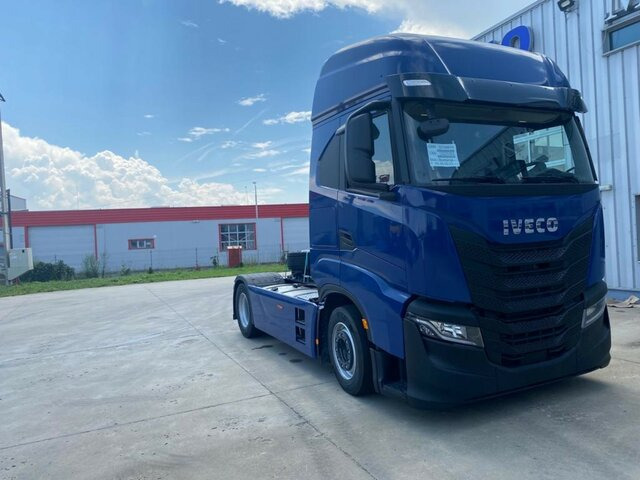IVECO S-WAY-AS440S53T/FP LT Sattelzugmaschine+LIVING... - Tracteur routier: photos 4 IVECO S-WAY-AS440S53T/FP LT Sattelzugmaschine+LIVING... - Tracteur routier: photos 4