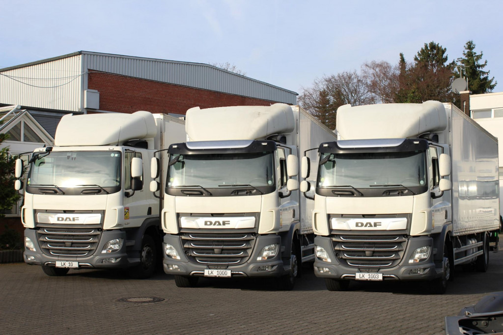 Daf CF 340 E6 Koffer 8,5m Klima LDW Rolltor LBW - Camion fourgon: photos 1 Daf CF 340 E6 Koffer 8,5m Klima LDW Rolltor LBW - Camion fourgon: photos 1