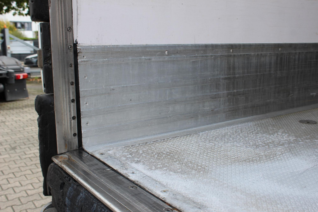 Lamberet TK SLXi Spectrum 2,65h Bi-Temp LBW FRC Aluboden - Semi-remorque frigorifique: photos 4 Lamberet TK SLXi Spectrum 2,65h Bi-Temp LBW FRC Aluboden - Semi-remorque frigorifique: photos 4