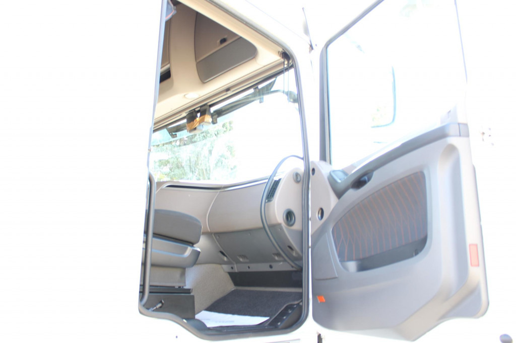 Daf 530 SSC Retarder Kühlbox 2 Tanks Standklima - Tracteur routier: photos 2 Daf 530 SSC Retarder Kühlbox 2 Tanks Standklima - Tracteur routier: photos 2