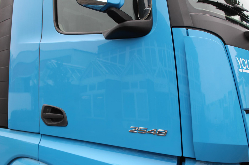 Mercedes-Benz Actros 2548 Koffer Retarder Schlafkab Kühlbox - Véhicule utilitaire: photos 2 Mercedes-Benz Actros 2548 Koffer Retarder Schlafkab Kühlbox - Véhicule utilitaire: photos 2