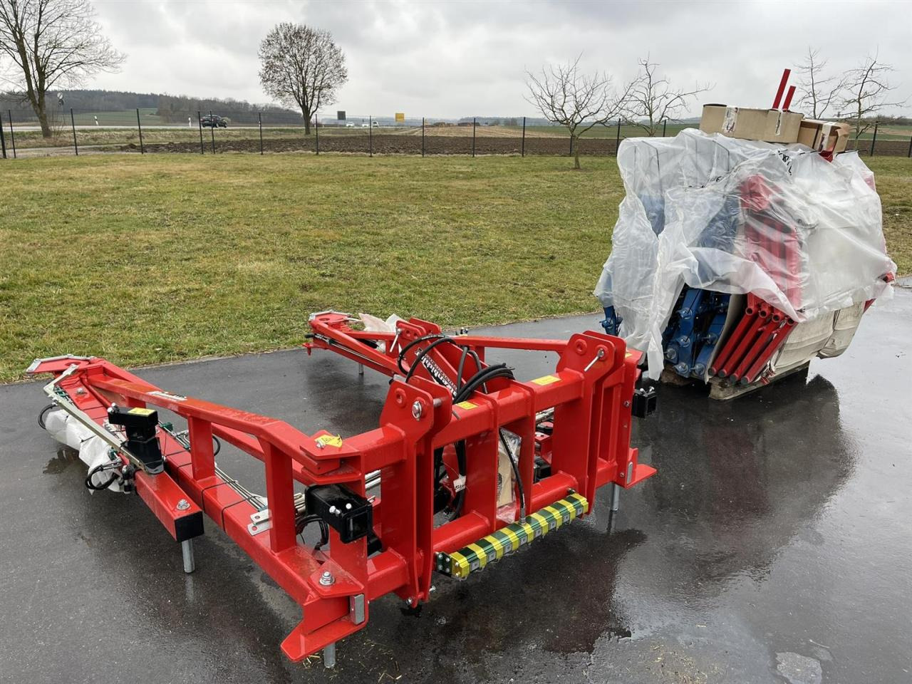Hatzenbichler Striegel NEU, UNBENUTZT mit hydraulischer Druckverstellung, 12m AB, Hatzenbichler Striegel - Herse: photos 1 Hatzenbichler Striegel NEU, UNBENUTZT mit hydraulischer Druckverstellung, 12m AB, Hatzenbichler Striegel - Herse: photos 1
