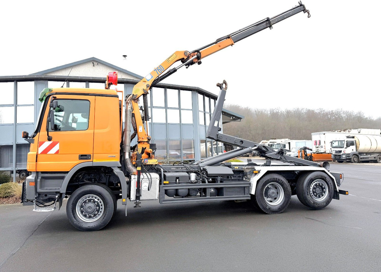 Mercedes-Benz Actros 2632 6x4/2 Meiller + HMF Kran - Camion ampliroll, Camion grue: photos 1 Mercedes-Benz Actros 2632 6x4/2 Meiller + HMF Kran - Camion ampliroll, Camion grue: photos 1