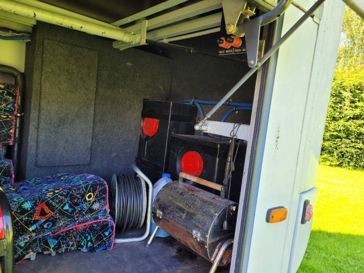 VOLVO B12M BERKHOF AXIAL70 MOTORHOME KLIMA 3.2003 - Autocar: photos 4 VOLVO B12M BERKHOF AXIAL70 MOTORHOME KLIMA 3.2003 - Autocar: photos 4