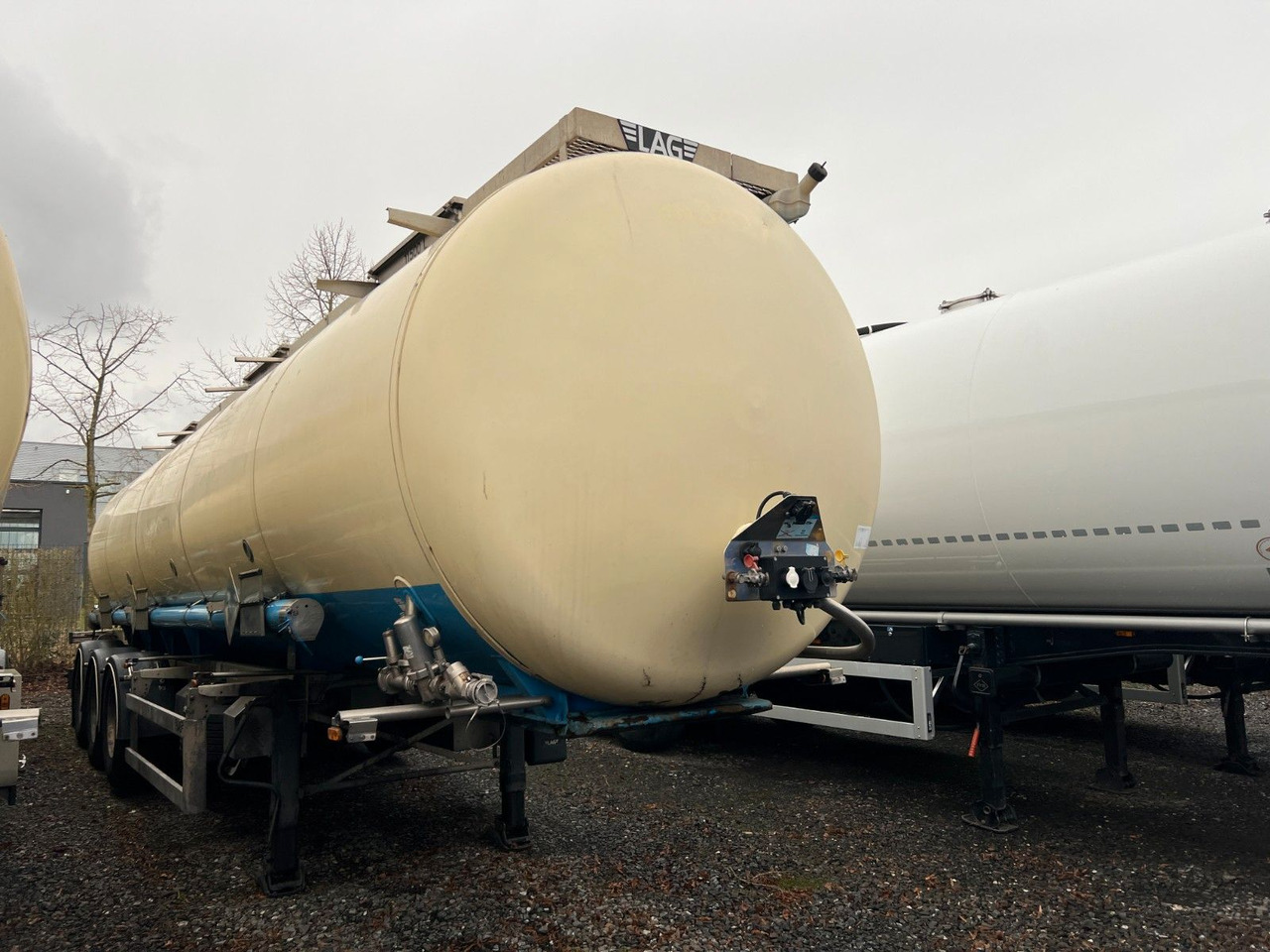 Lag 32000 l Lebensmitteltank mit 3 Kammern, ADR - Semi-remorque citerne: photos 1 Lag 32000 l Lebensmitteltank mit 3 Kammern, ADR - Semi-remorque citerne: photos 1
