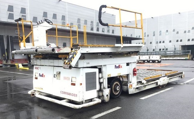 FMC Lower Deck Loader Commander 15 Standard - Chargeur de fret: photos 1 FMC Lower Deck Loader Commander 15 Standard - Chargeur de fret: photos 1