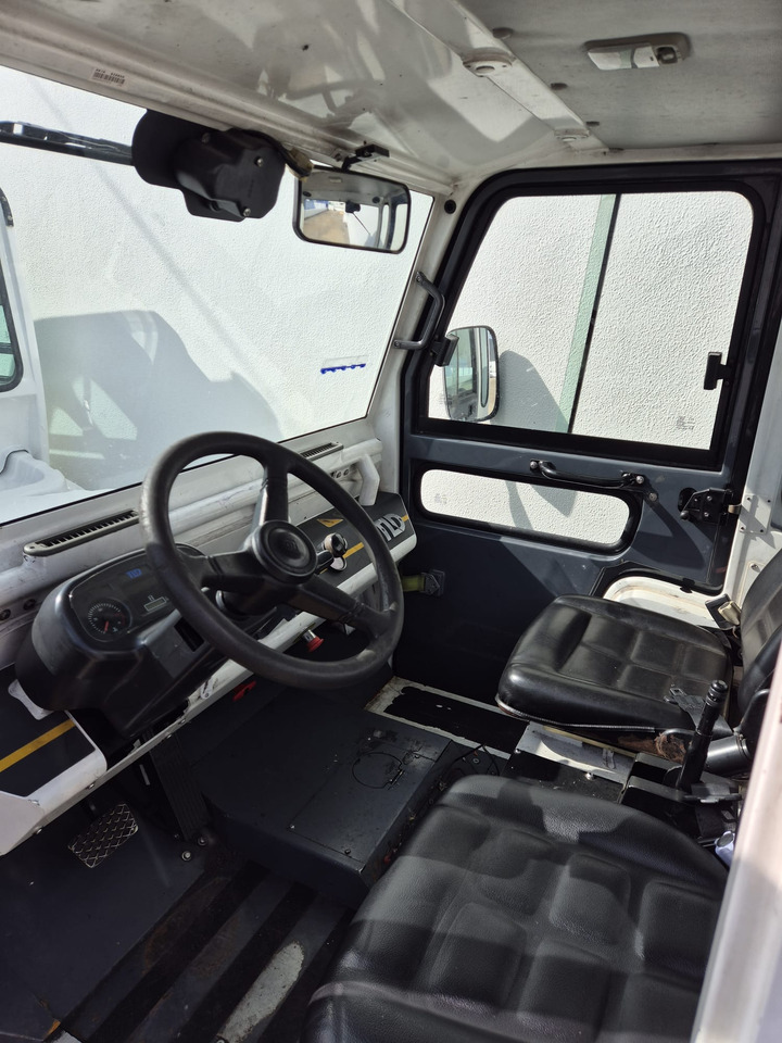 Tracteur à bagages TLD JST30: photos 8 Tracteur à bagages TLD JST30: photos 8