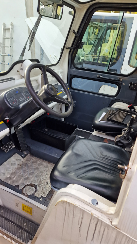 TLD Tractor JST20 - Tracteur à bagages: photos 3 TLD Tractor JST20 - Tracteur à bagages: photos 3