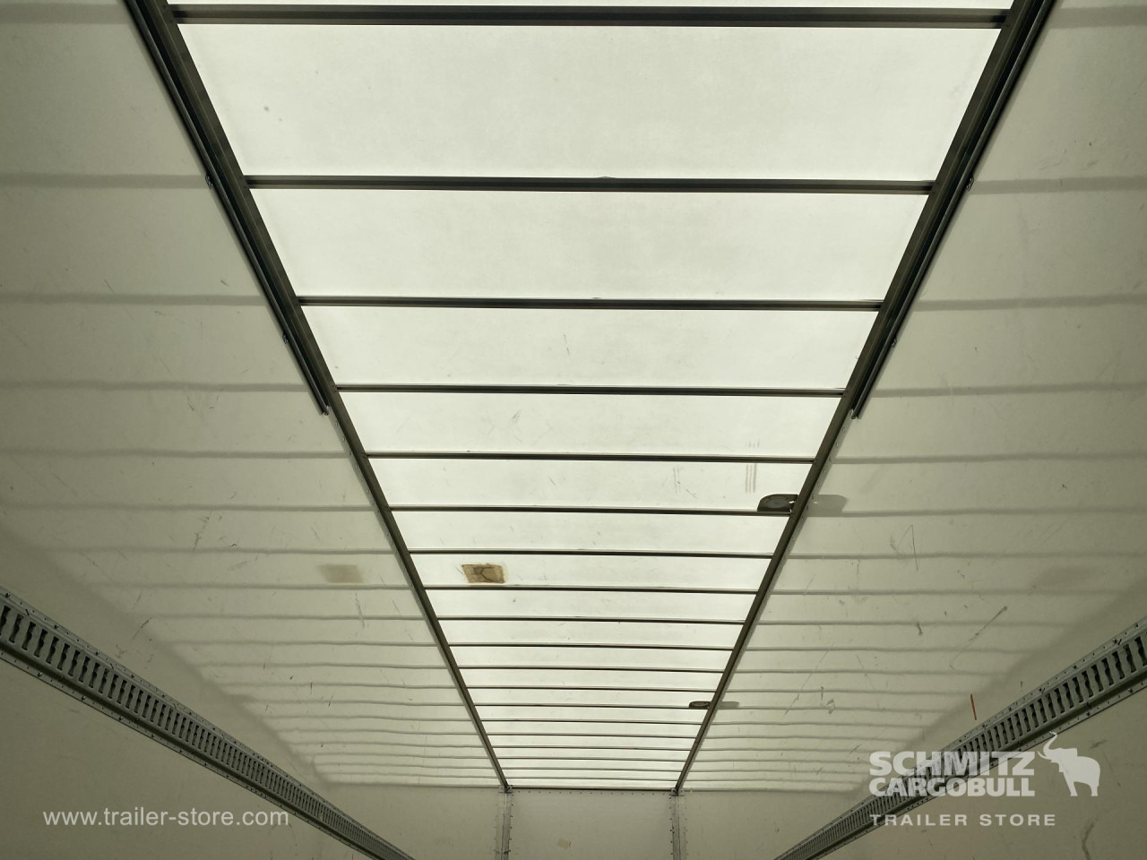 Semi-remorque fourgon FRUEHAUF Dryfreight Standard Roller shutter door: photos 8