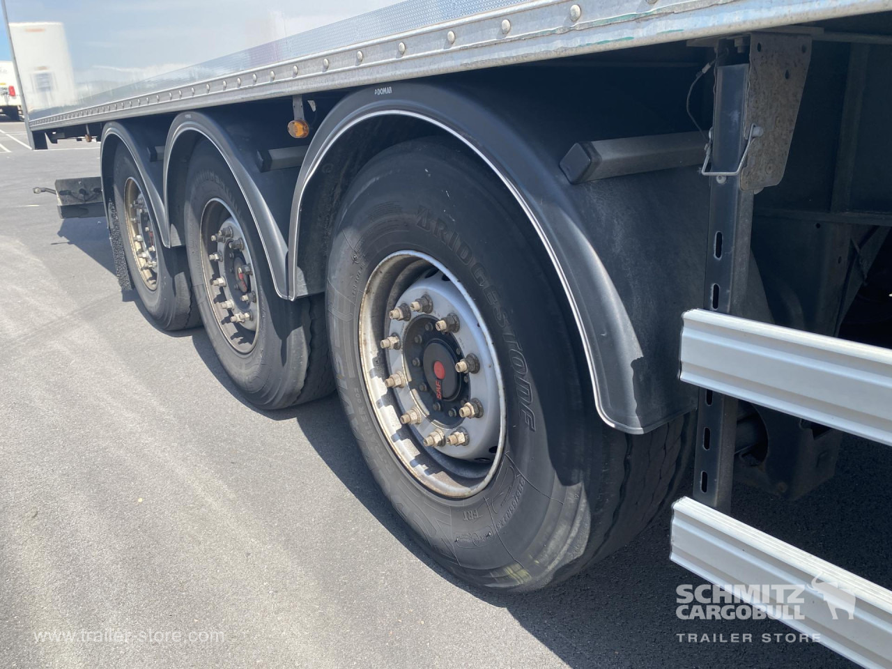 FRUEHAUF Dryfreight Standard Roller shutter door - Semi-remorque fourgon: photos 3 FRUEHAUF Dryfreight Standard Roller shutter door - Semi-remorque fourgon: photos 3