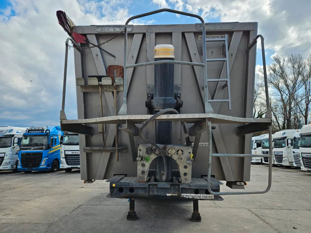 Bodex KIS3B 40m3 - Semi-remorque benne: photos 3 Bodex KIS3B 40m3 - Semi-remorque benne: photos 3